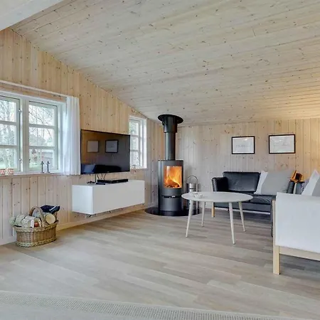 Stunning In Unknown With 3 Bedrooms And Wifi *