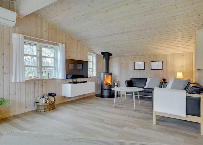 Stunning In Unknown With 3 Bedrooms And Wifi *