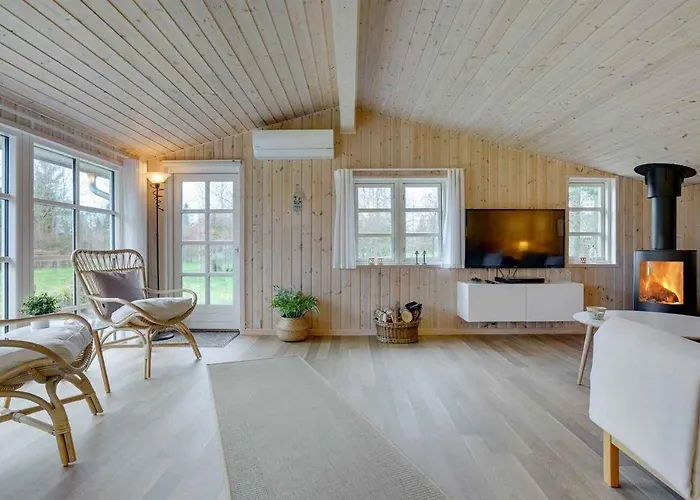 Stunning In Unknown With 3 Bedrooms And Wifi *