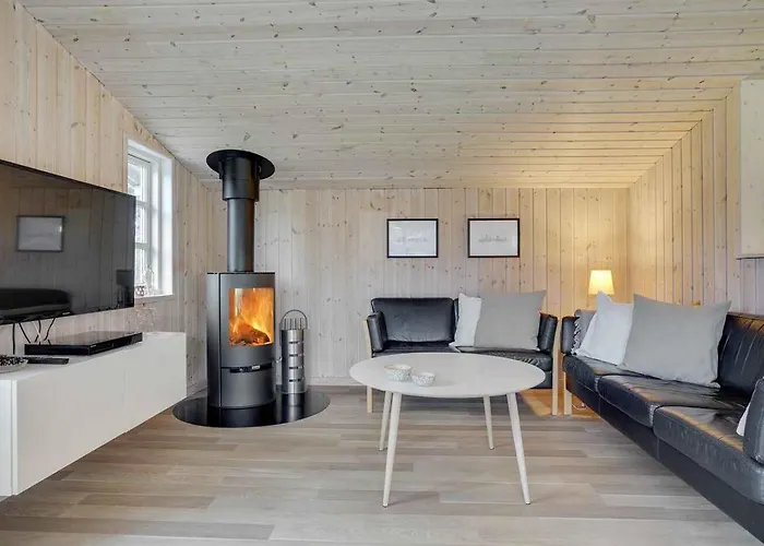 Stunning In Unknown With 3 Bedrooms And Wifi